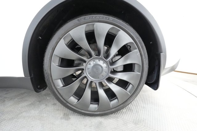 2021 Tesla Model Y — photo 12 of 35