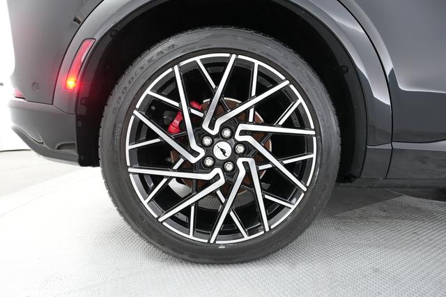 2021 Ford Mustang Mach-E — photo 7 of 24
