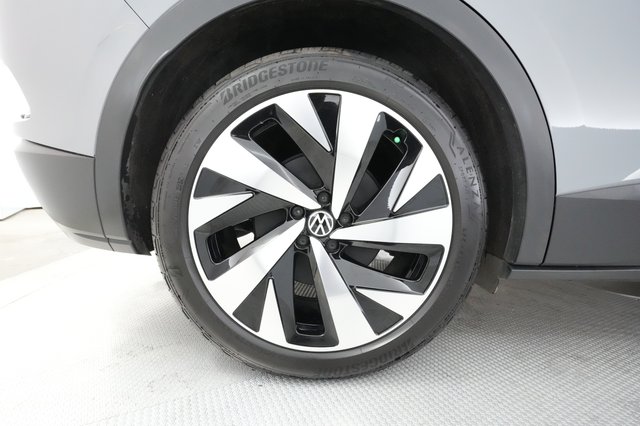 2022 Volkswagen ID.4 — photo 14 of 22