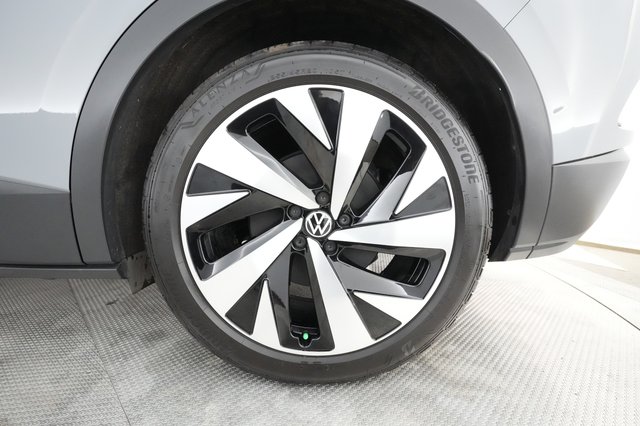 2022 Volkswagen ID.4 — photo 12 of 22