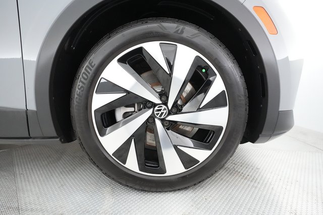 2022 Volkswagen ID.4 — photo 13 of 22