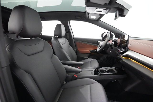 2022 Volkswagen ID.4 — photo 17 of 22