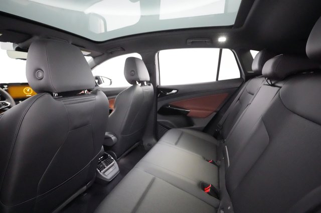 2022 Volkswagen ID.4 — photo 16 of 22