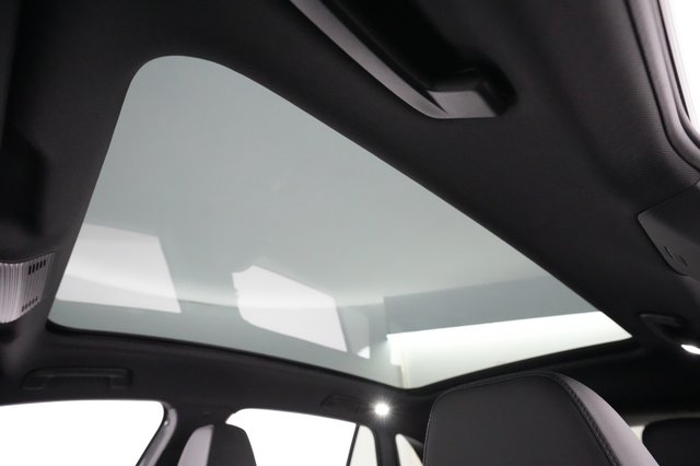 2022 Volkswagen ID.4 — photo 18 of 22