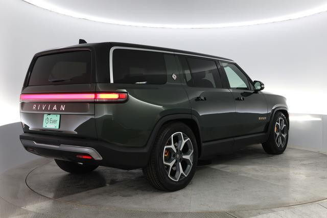 2023 Rivian R1S — photo 2 of 32