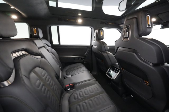 2023 Rivian R1S — photo 3 of 32