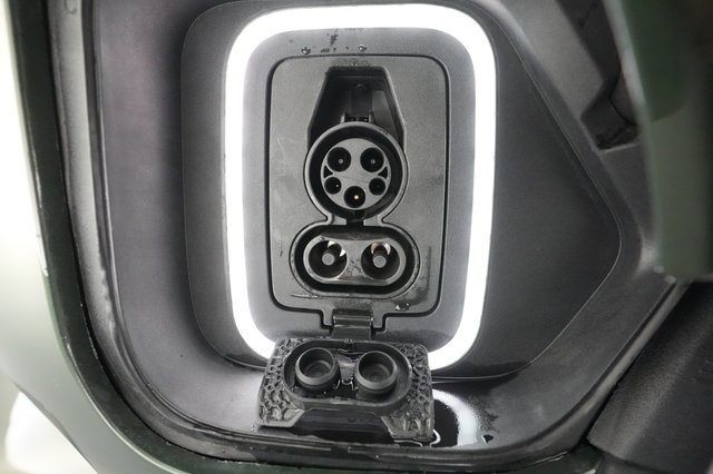 2023 Rivian R1S — photo 19 of 32