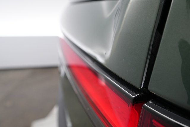 2023 Rivian R1S — photo 27 of 32