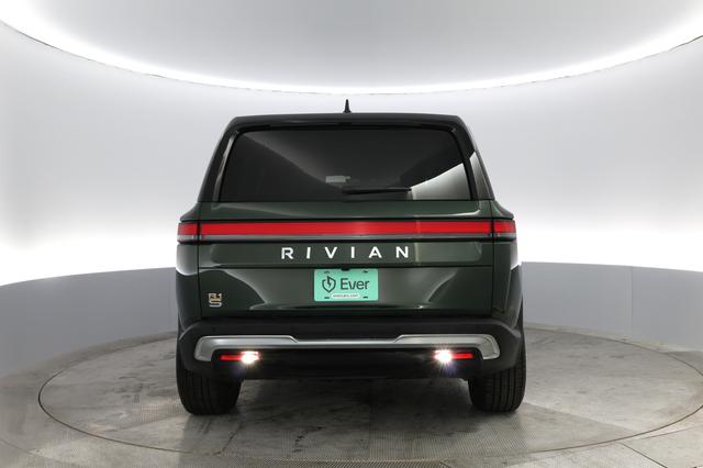 2023 Rivian R1S — photo 8 of 32
