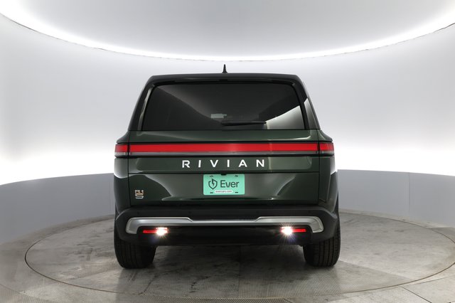 2023 Rivian R1S — photo 8 of 32