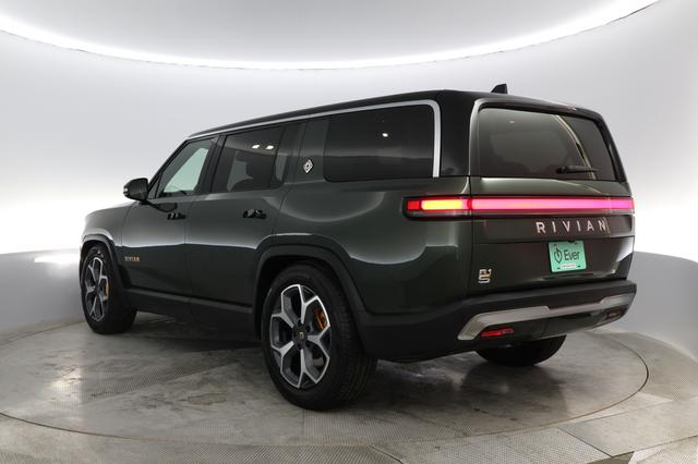 2023 Rivian R1S — photo 9 of 32