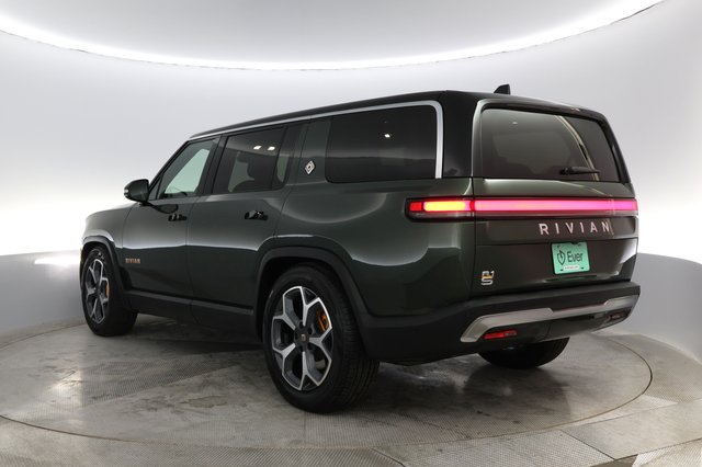 2023 Rivian R1S — photo 9 of 32