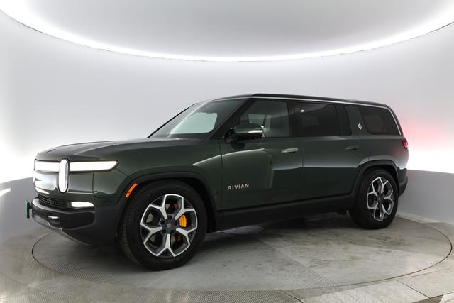 2023 Rivian R1S — photo 10 of 32