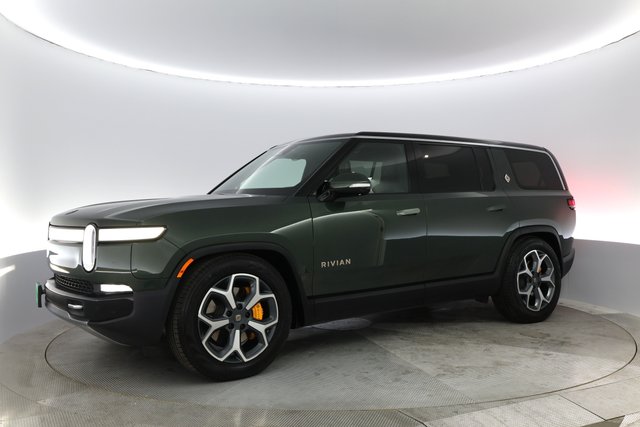 2023 Rivian R1S — photo 10 of 32