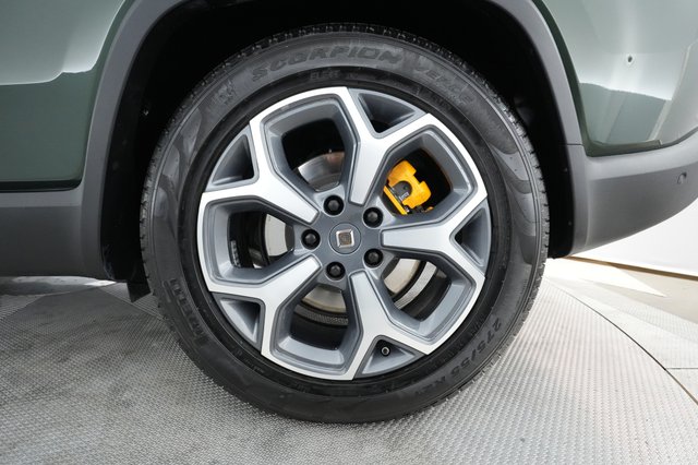 2023 Rivian R1S — photo 12 of 32