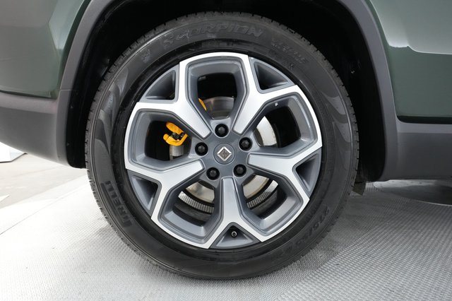 2023 Rivian R1S — photo 14 of 32