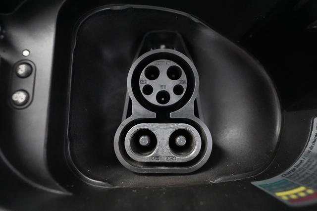 2019 Volkswagen e-Golf — photo 8 of 23