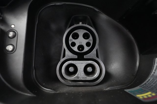 2019 Volkswagen e-Golf — photo 8 of 23