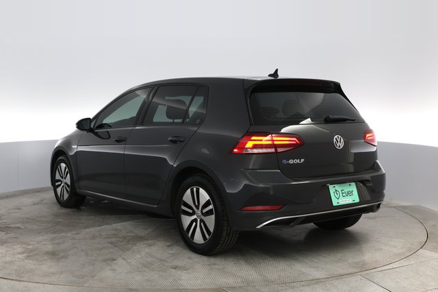 2019 Volkswagen e-Golf — photo 13 of 23