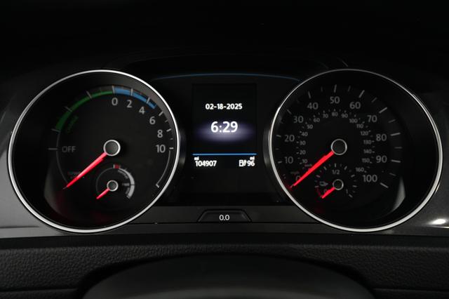 2019 Volkswagen e-Golf — photo 5 of 23