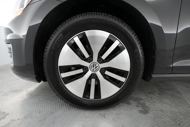 2019 Volkswagen e-Golf — photo 7 of 23