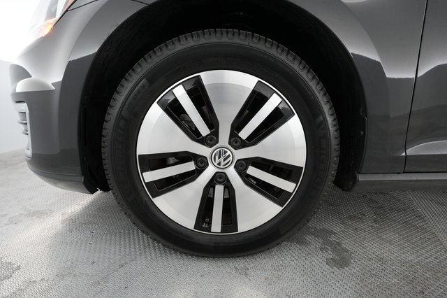 2019 Volkswagen e-Golf — photo 7 of 23