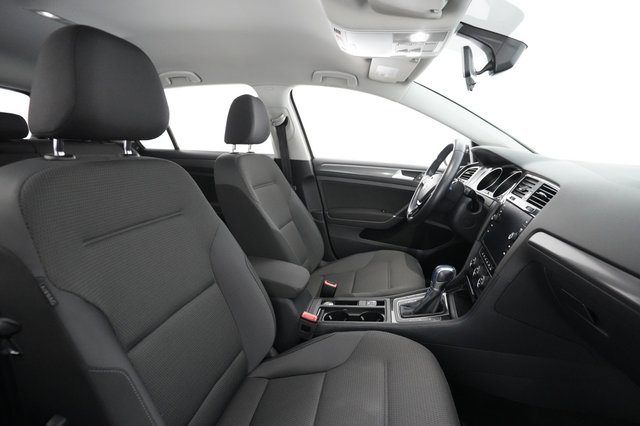 2019 Volkswagen e-Golf — photo 18 of 23