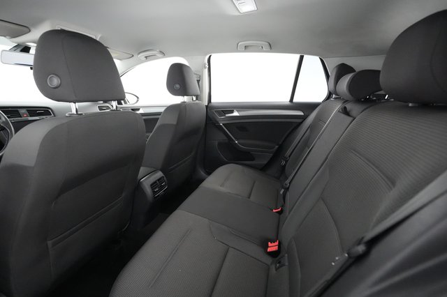 2019 Volkswagen e-Golf — photo 19 of 23