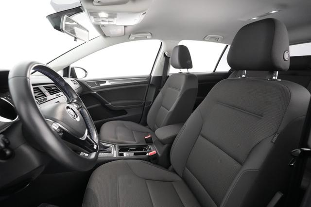 2019 Volkswagen e-Golf — photo 3 of 23