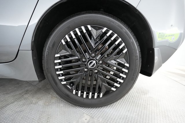 2023 Nissan LEAF — photo 13 of 29