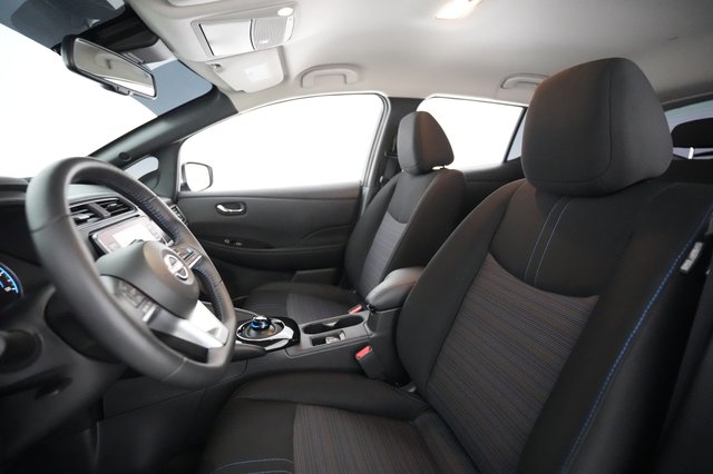 2023 Nissan LEAF — photo 16 of 29