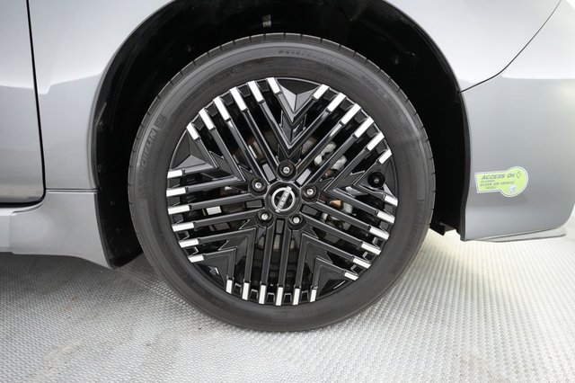 2023 Nissan LEAF — photo 14 of 29