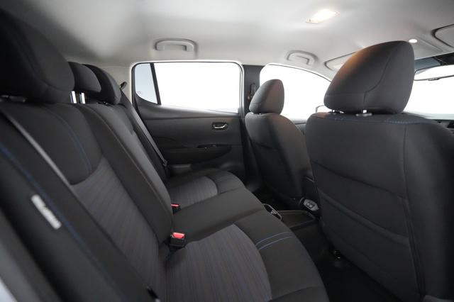 2023 Nissan LEAF — photo 4 of 29