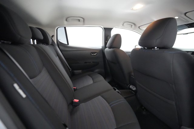 2023 Nissan LEAF — photo 4 of 29