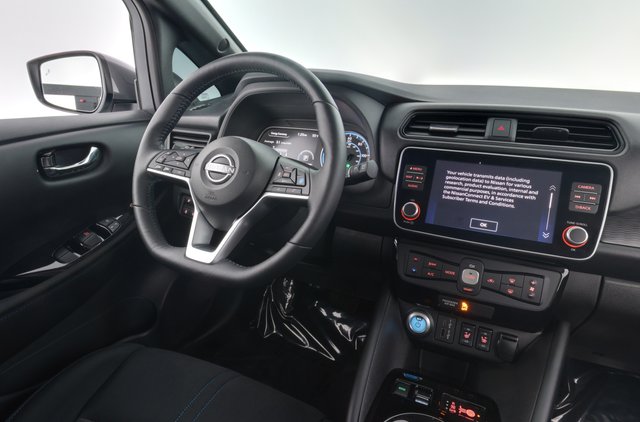 2023 Nissan LEAF — photo 3 of 29