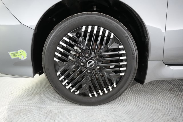 2023 Nissan LEAF — photo 12 of 29
