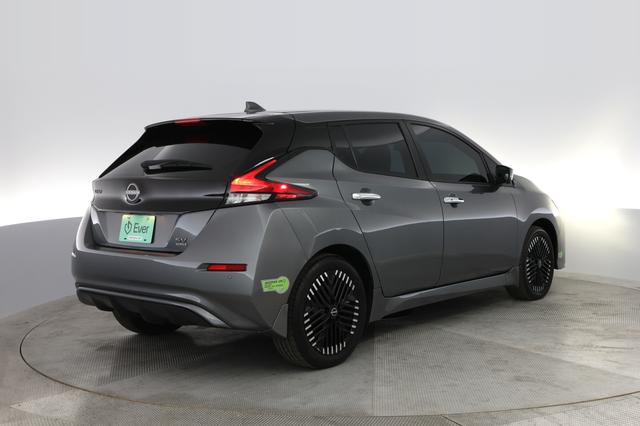 2023 Nissan LEAF — photo 2 of 29