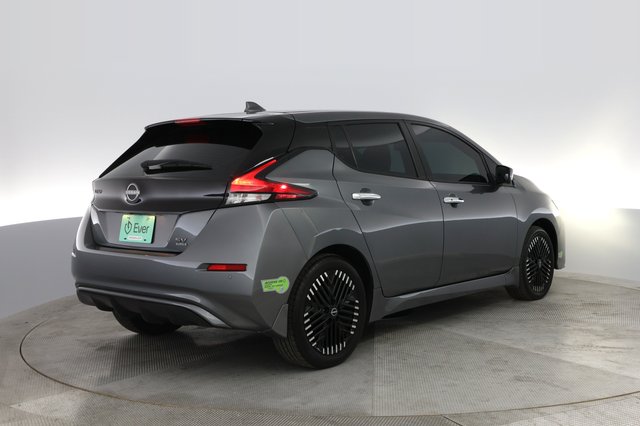 2023 Nissan LEAF — photo 2 of 29