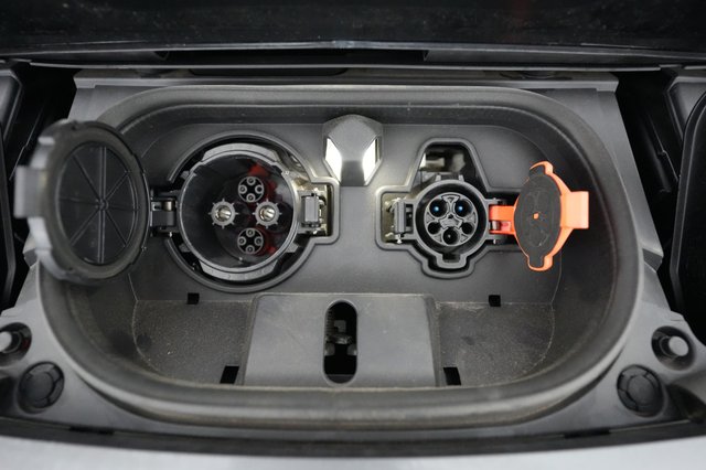 2023 Nissan LEAF — photo 21 of 29