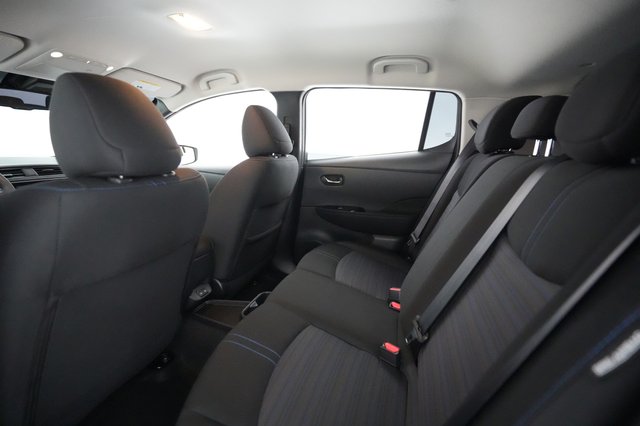 2023 Nissan LEAF — photo 17 of 29