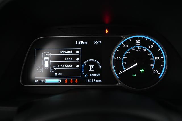 2023 Nissan LEAF — photo 5 of 29