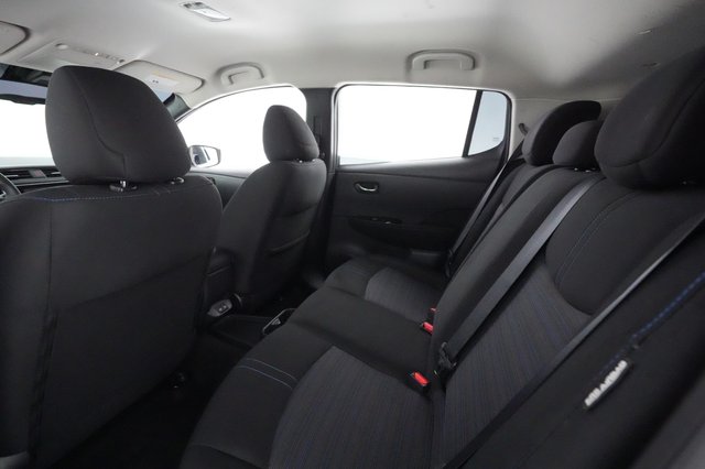 2023 Nissan LEAF — photo 16 of 56