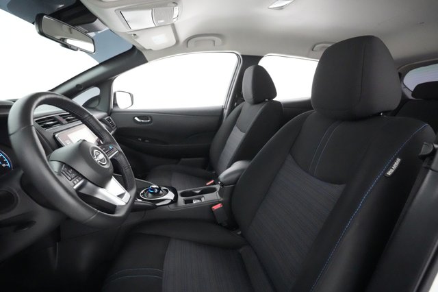 2023 Nissan LEAF — photo 15 of 56