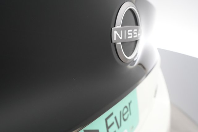 2023 Nissan LEAF — photo 22 of 56