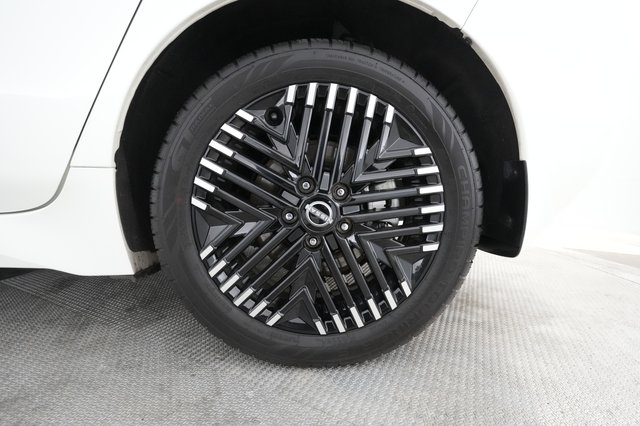 2023 Nissan LEAF — photo 12 of 56
