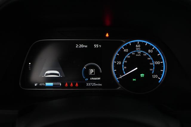 2023 Nissan LEAF — photo 4 of 56