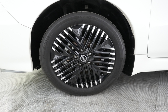 2023 Nissan LEAF