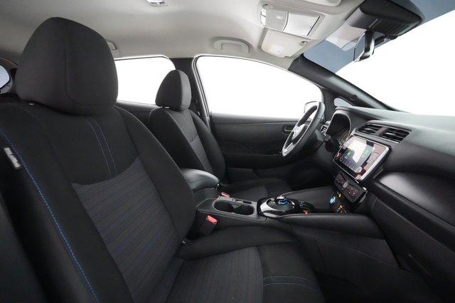 2023 Nissan LEAF — photo 17 of 56