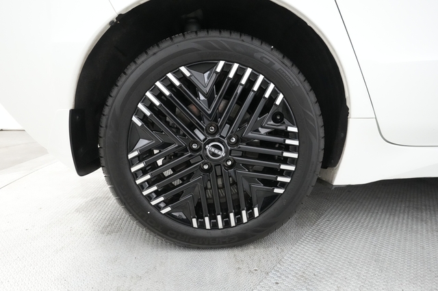 2023 Nissan LEAF