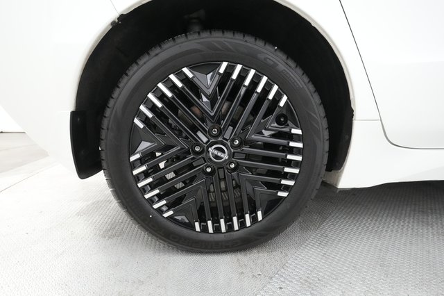 2023 Nissan LEAF — photo 14 of 56